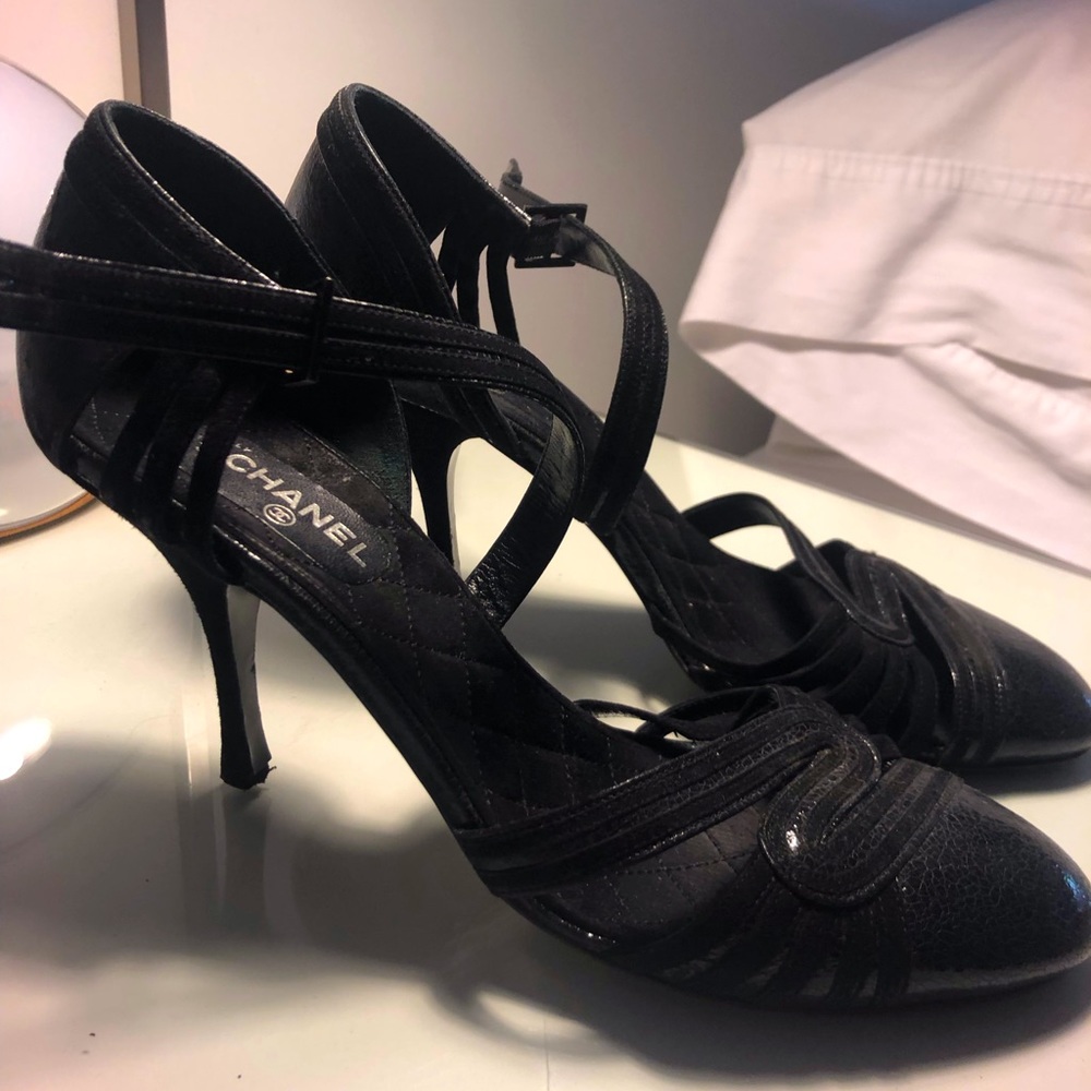Stunning Chanel pumps.
